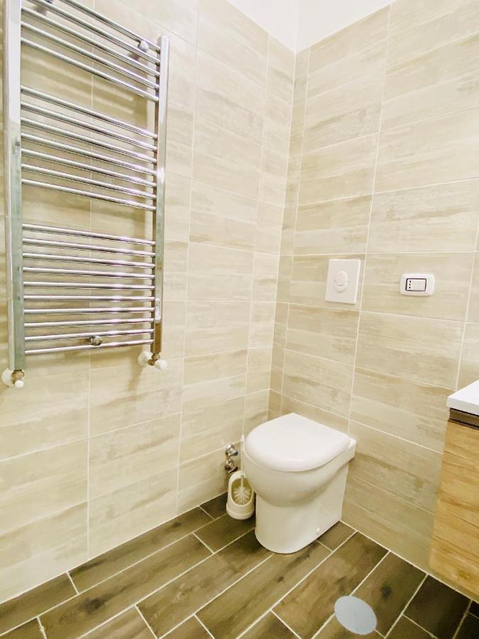 Casa Di Ale & Frank Apartment Salerno Bagian luar foto